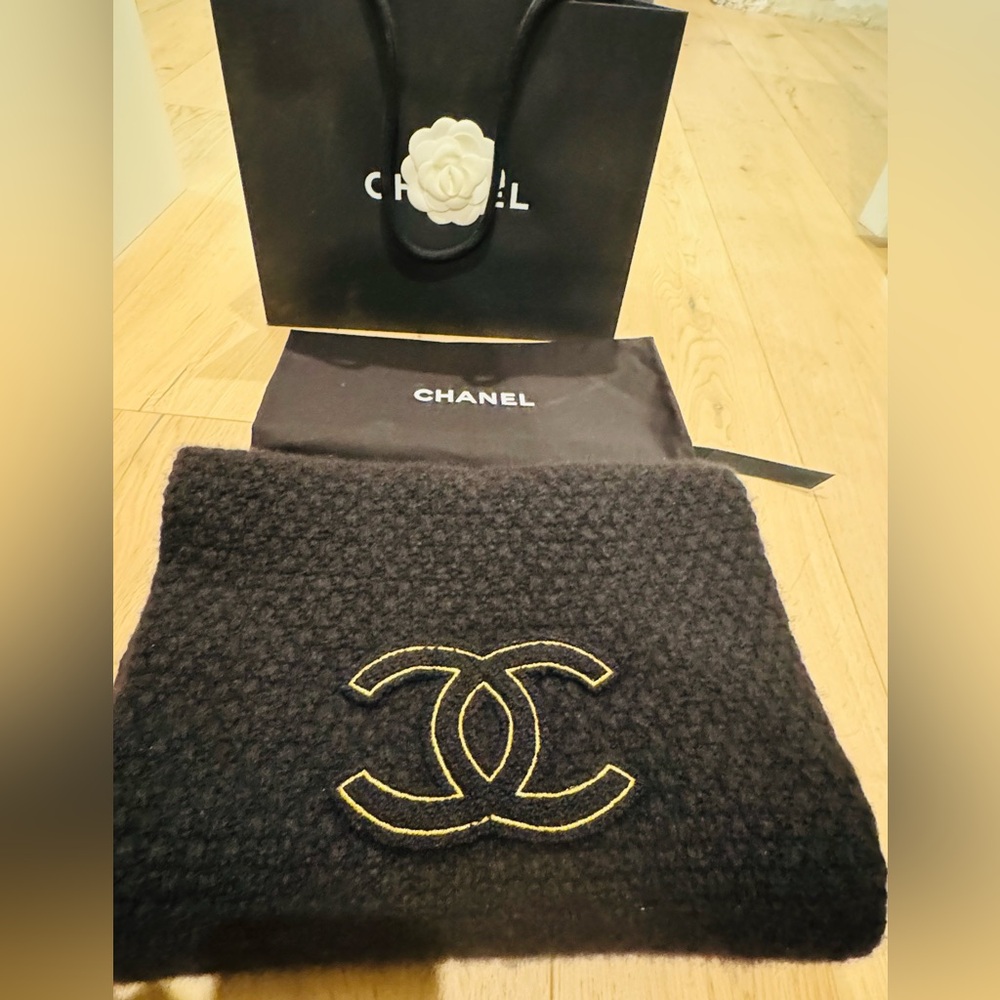 Chanel Cashmere Thick Scarf Black